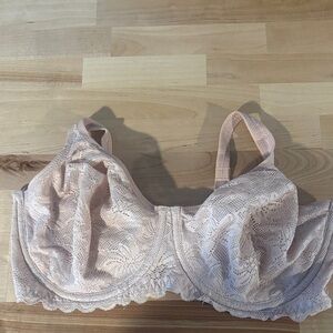 Wacoal Lace Underwire Bra in Soft Pink